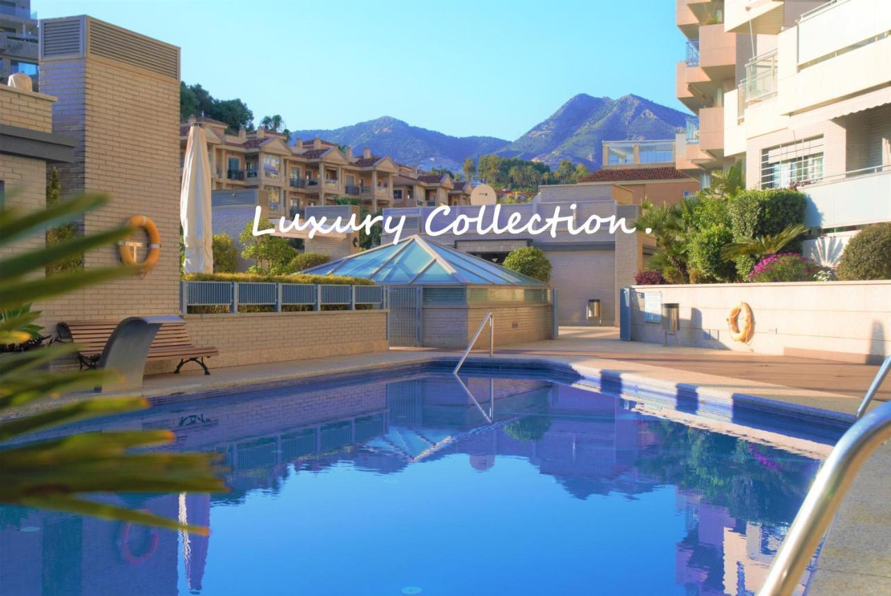 New 2023 Bay View Luxury Apt, Sea Views & Pool * Бенальмадена